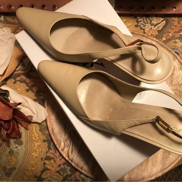 Gorgeous Tan Leather Slingback Pumps by Anne Klein - Picture 7 of 16